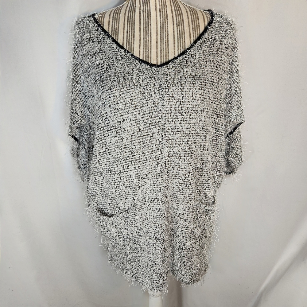 Nine West Jeans Black & White Hairy/Fuzzy Short Sleeve Hi-Low Hem Sweater Medium
